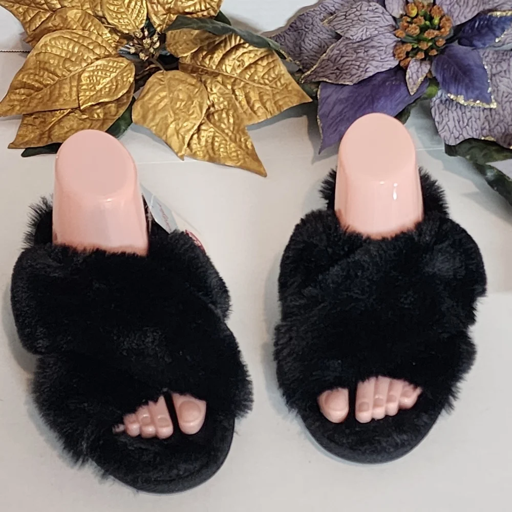 Cat & Jack Black Faux Fur Women's Slippers